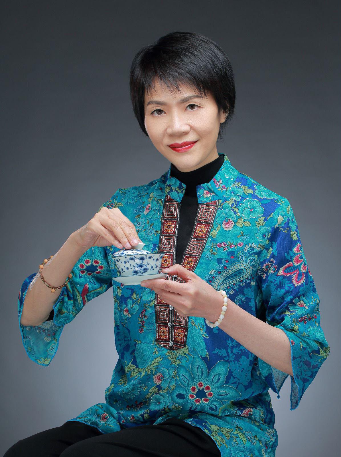Teamaster May, Signature Channel Provider on iBlooming — expert in tea, health and education